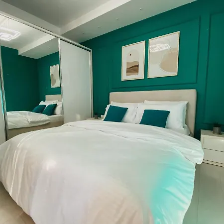 Train Station Modern App - The Nest Appartement Tirana