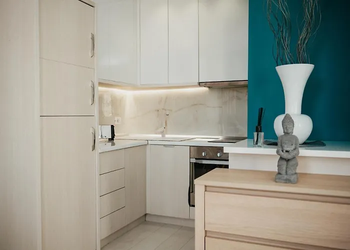 아파트 Train Station Modern App - The Nest 티라나